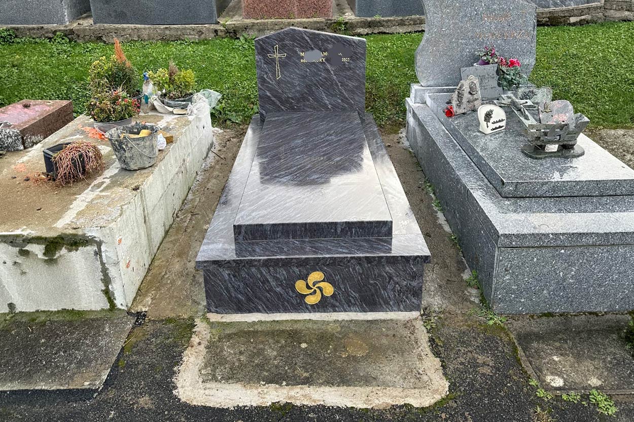 Configurateur monument 40, Configurateur monument 64, Configurateur monument Cambo les Bains, Création de monuments 40, Création de monuments 64, Création de monuments Cambo les Bains, Entretien rénovation monuments 40, Entretien rénovation monuments 64, Entretien rénovation monuments Cambo les Bains, Fleurs funéraire 40, Fleurs funéraire 64, Fleurs funéraire Cambo les Bains, Marbrerie 40, Marbrerie 64, Marbrerie Cambo les Bains, Plaques funéraire 40, Plaques funéraire 64, Plaques funéraire Cambo les Bains