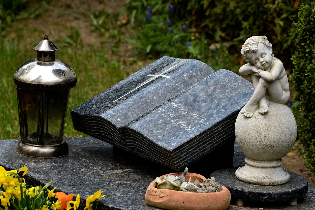 Configurateur monument 40, Configurateur monument 64, Configurateur monument Cambo les Bains, Création de monuments 40, Création de monuments 64, Création de monuments Cambo les Bains, Entretien rénovation monuments 40, Entretien rénovation monuments 64, Entretien rénovation monuments Cambo les Bains, Fleurs funéraire 40, Fleurs funéraire 64, Fleurs funéraire Cambo les Bains, Marbrerie 40, Marbrerie 64, Marbrerie Cambo les Bains, Plaques funéraire 40, Plaques funéraire 64, Plaques funéraire Cambo les Bains