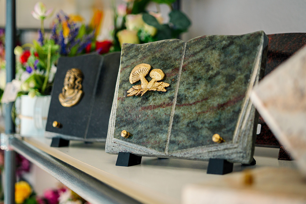 Configurateur monument 40, Configurateur monument 64, Configurateur monument Cambo les Bains, Création de monuments 40, Création de monuments 64, Création de monuments Cambo les Bains, Entretien rénovation monuments 40, Entretien rénovation monuments 64, Entretien rénovation monuments Cambo les Bains, Fleurs funéraire 40, Fleurs funéraire 64, Fleurs funéraire Cambo les Bains, Marbrerie 40, Marbrerie 64, Marbrerie Cambo les Bains, Plaques funéraire 40, Plaques funéraire 64, Plaques funéraire Cambo les Bains